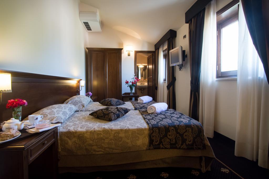Antica Stazione Hotel Chiaramonte Gulfi Szoba fotó